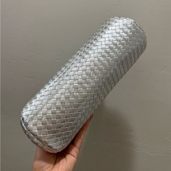 Silver Woven Leather Handmade Unique Bow Shaped Kisslock Baguette Bag/Crossbody - Picture 15 of 16